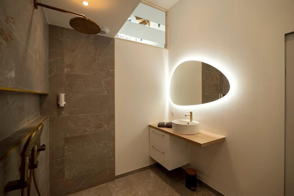 생발레리앙코 Loft De Luxe Le Chic, Grand Jacuzzi, Vue Port De Plaisance 아파트 외부 사진