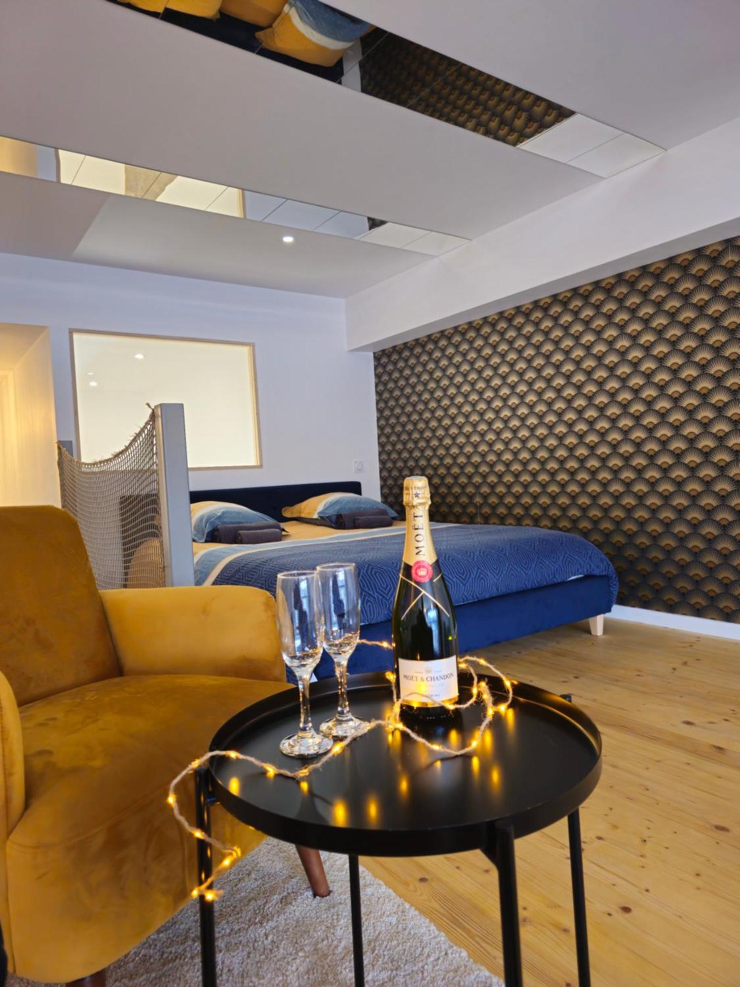 생발레리앙코 Loft De Luxe Le Chic, Grand Jacuzzi, Vue Port De Plaisance 아파트 외부 사진