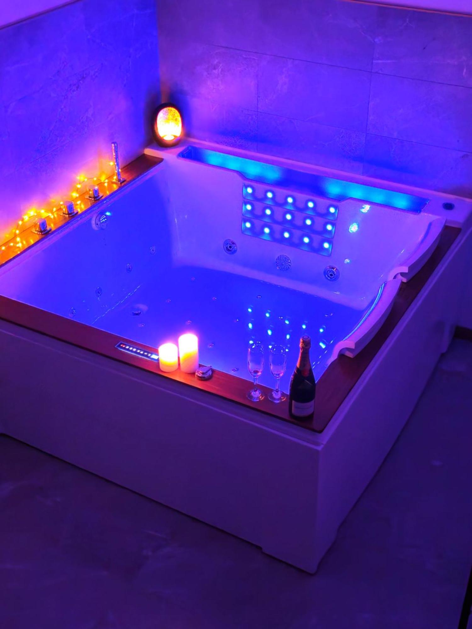 생발레리앙코 Loft De Luxe Le Chic, Grand Jacuzzi, Vue Port De Plaisance 아파트 외부 사진